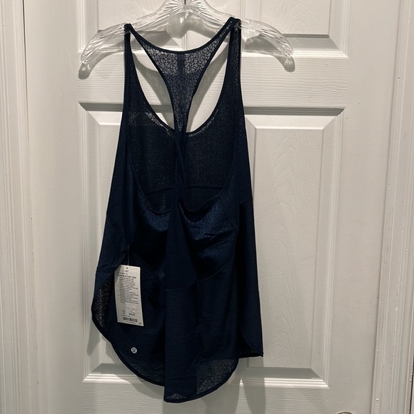 BNWT’S Lululemon Twist and Train Tank - Picture 10 of 10
